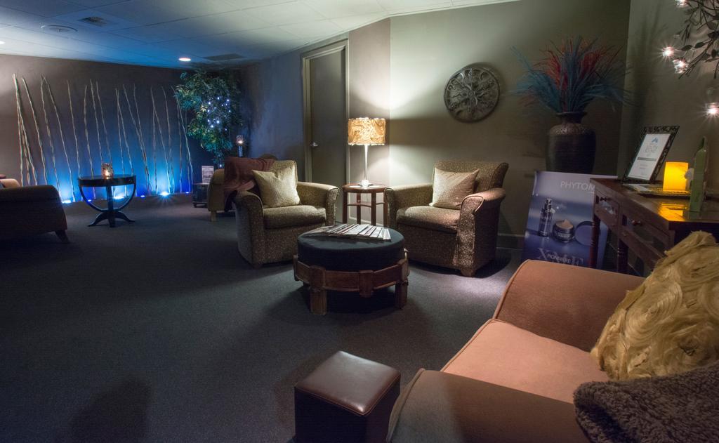 Hotel Murano Tacoma Bagian luar foto The waiting room at a spa