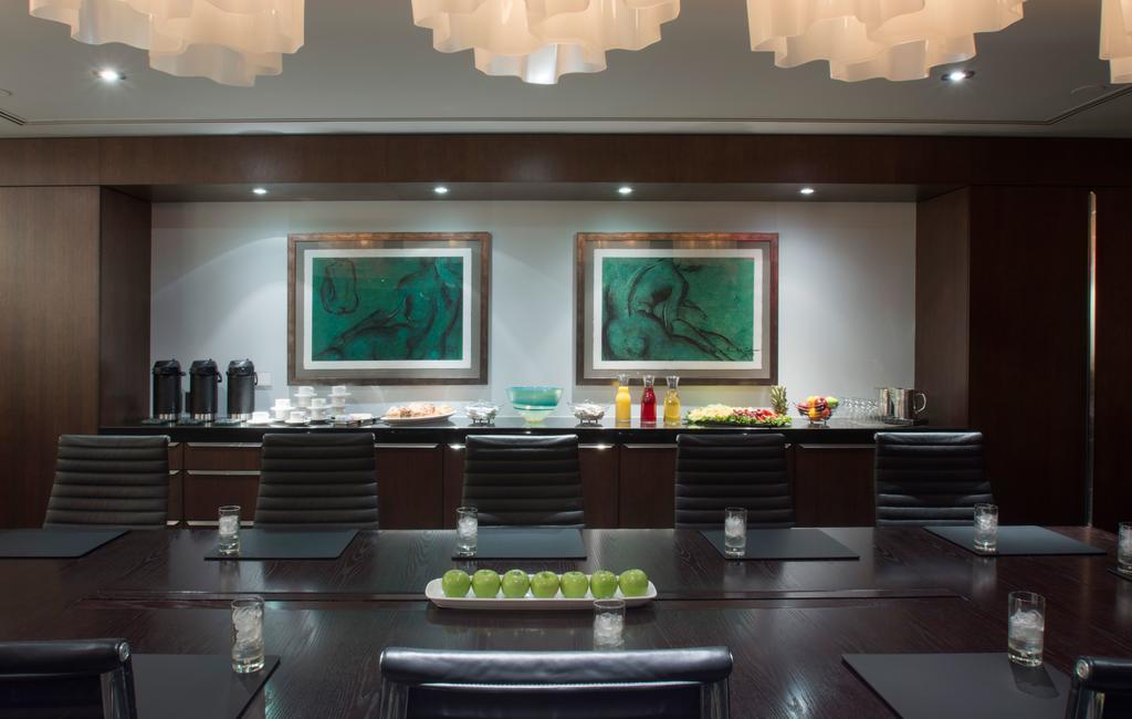Hotel Murano Tacoma Bagian luar foto The lounge at the airport
