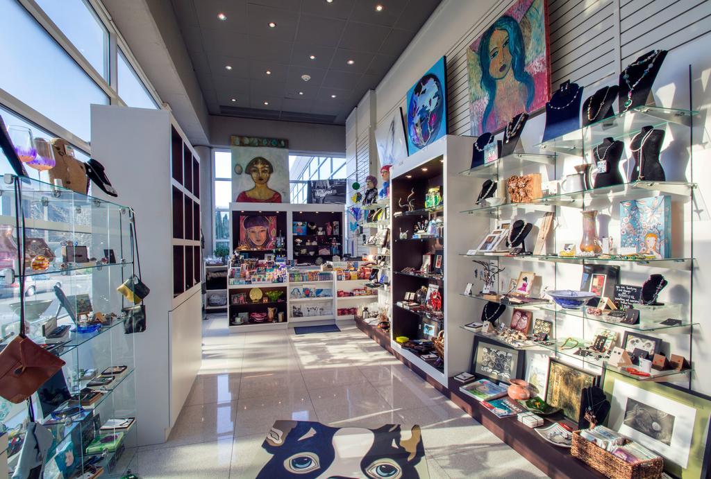Hotel Murano Tacoma Bagian luar foto A store in Madrid