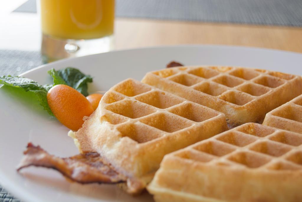 Hotel Murano Tacoma Bagian luar foto A Belgian waffle