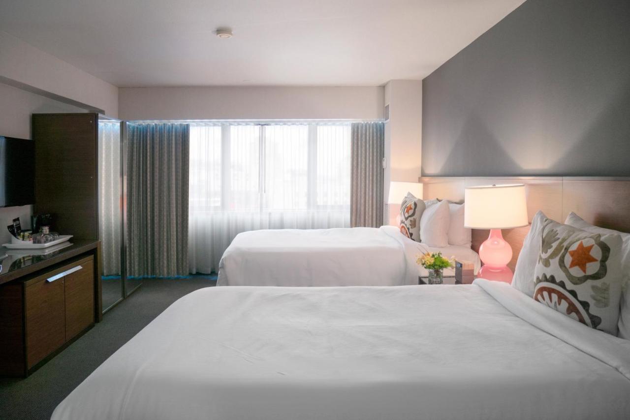 Hotel Murano Tacoma Bagian luar foto A room at the hotel