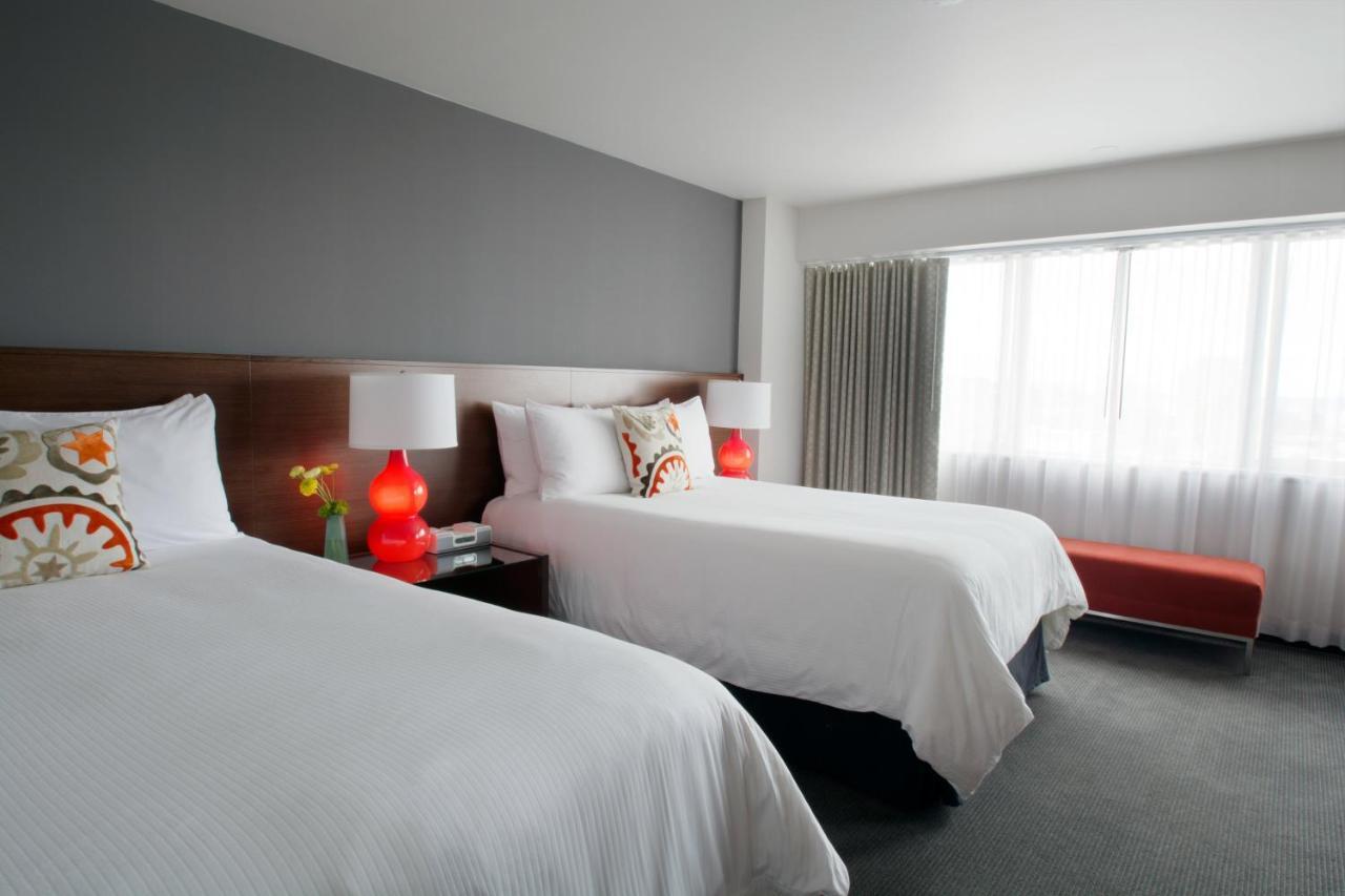 Hotel Murano Tacoma Bagian luar foto A room at the Hotel Nueve